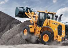 Gumikerekes homlokrakodók Hyundai HL 750