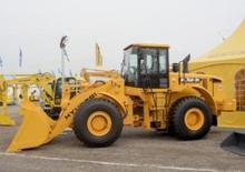 Gumikerekes homlokrakodók Hyundai HL 760