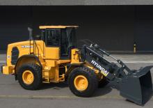 Gumikerekes homlokrakodók Hyundai HL955