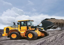 Gumikerekes homlokrakodók Hyundai HL955AHD