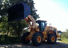 Gumikerekes homlokrakodók Hyundai HL960