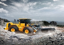 Gumikerekes homlokrakodók Hyundai HL970AXT