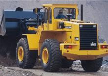 Gumikerekes homlokrakodók Volvo L 120