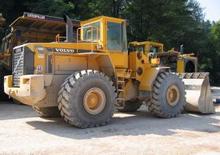 Gumikerekes homlokrakodók Volvo L 180