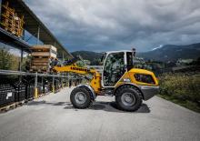 Gumikerekes homlokrakodók Liebherr L 504 Compact