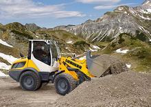 Gumikerekes homlokrakodók Liebherr L 508 Compact