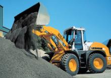 Gumikerekes homlokrakodók Liebherr L 524