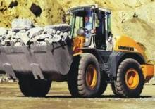 Gumikerekes homlokrakodók Liebherr L 541 B