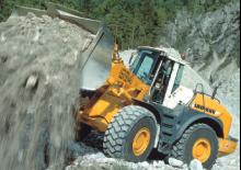 Gumikerekes homlokrakodók Liebherr L 564 2+2