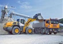 Gumikerekes homlokrakodók Liebherr L 580
