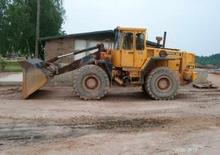 Gumikerekes homlokrakodók Volvo L 90 B