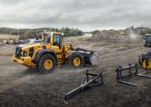 Gumikerekes homlokrakodók Volvo L120H