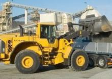 Gumikerekes homlokrakodók Volvo L150F