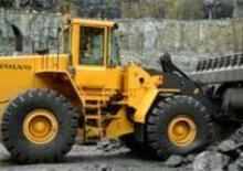Gumikerekes homlokrakodók Volvo L180C
