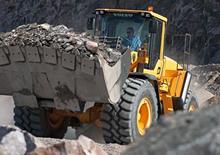 Gumikerekes homlokrakodók Volvo L180GLB