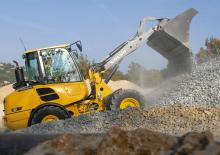 Gumikerekes homlokrakodók Volvo L20F