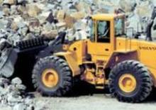 Gumikerekes homlokrakodók Volvo L220