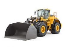 Gumikerekes homlokrakodók Volvo L260H