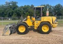 Gumikerekes homlokrakodók Volvo L40B