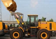 Gumikerekes homlokrakodók XCMG LW700KN