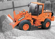 Gumikerekes homlokrakodók Doosan Mega 200 V