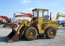 Gumikerekes homlokrakodók Massey Ferguson MF 33