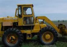 Gumikerekes homlokrakodók Massey Ferguson MF 470