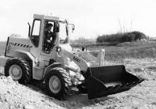 Gumikerekes homlokrakodók MF Industrial MF 613