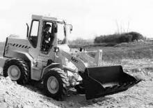 Gumikerekes homlokrakodók MF Industrial MF 615