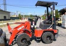 Gumikerekes homlokrakodók Kubota R320S