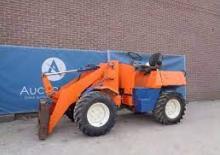 Gumikerekes homlokrakodók Kubota R400