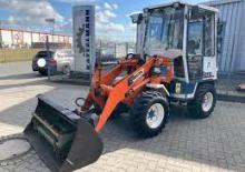 Gumikerekes homlokrakodók Kubota R410