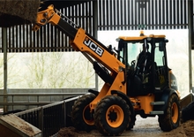 Gumikerekes homlokrakodók JCB TM180