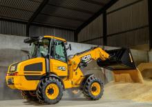 Gumikerekes homlokrakodók JCB TM220 Agri