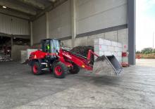 Gumikerekes homlokrakodók Yanmar V120