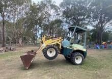 Gumikerekes homlokrakodók Yanmar V4-5A