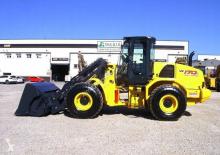 Gumikerekes homlokrakodók New Holland W170C