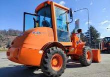 Gumikerekes homlokrakodók Fiat Kobelco W 50