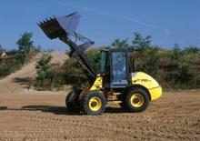 Gumikerekes homlokrakodók New Holland W 70