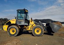 Gumikerekes homlokrakodók New Holland W70B TC