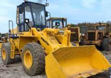 Gumikerekes homlokrakodók Komatsu WA 300