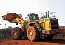Gumikerekes homlokrakodók Komatsu WA 900-1