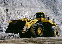 Gumikerekes homlokrakodók Komatsu WA1200-3