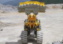 Gumikerekes homlokrakodók Komatsu WA1200-6