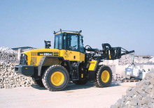 Gumikerekes homlokrakodók Komatsu WA250PT-5