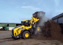 Gumikerekes homlokrakodók Komatsu WA320-8E0