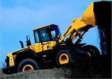 Gumikerekes homlokrakodók Komatsu WA400-5