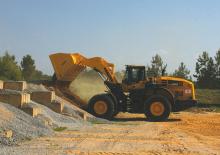 Gumikerekes homlokrakodók Komatsu WA500-8