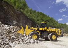 Gumikerekes homlokrakodók Komatsu WA600-8E0