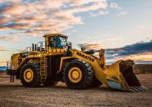 Gumikerekes homlokrakodók Komatsu WA800-8E0